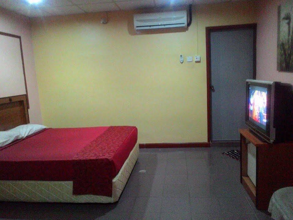 OYO 44101 Hotel DJ Palace Lumut Exterior foto